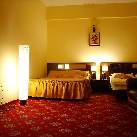 Hotel Magic Gt Trivale 皮特什蒂 外观 照片