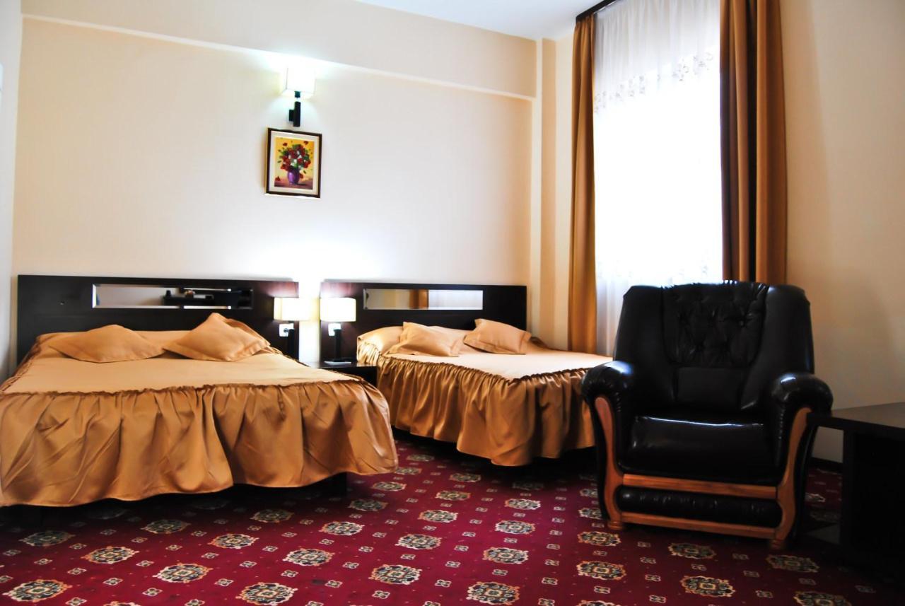 Hotel Magic Gt Trivale 皮特什蒂 外观 照片