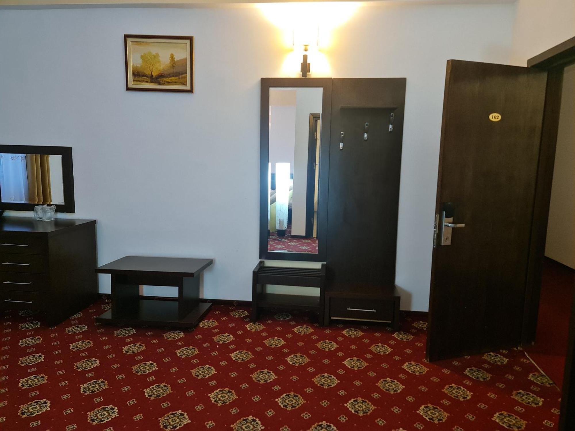 Hotel Magic Gt Trivale 皮特什蒂 外观 照片