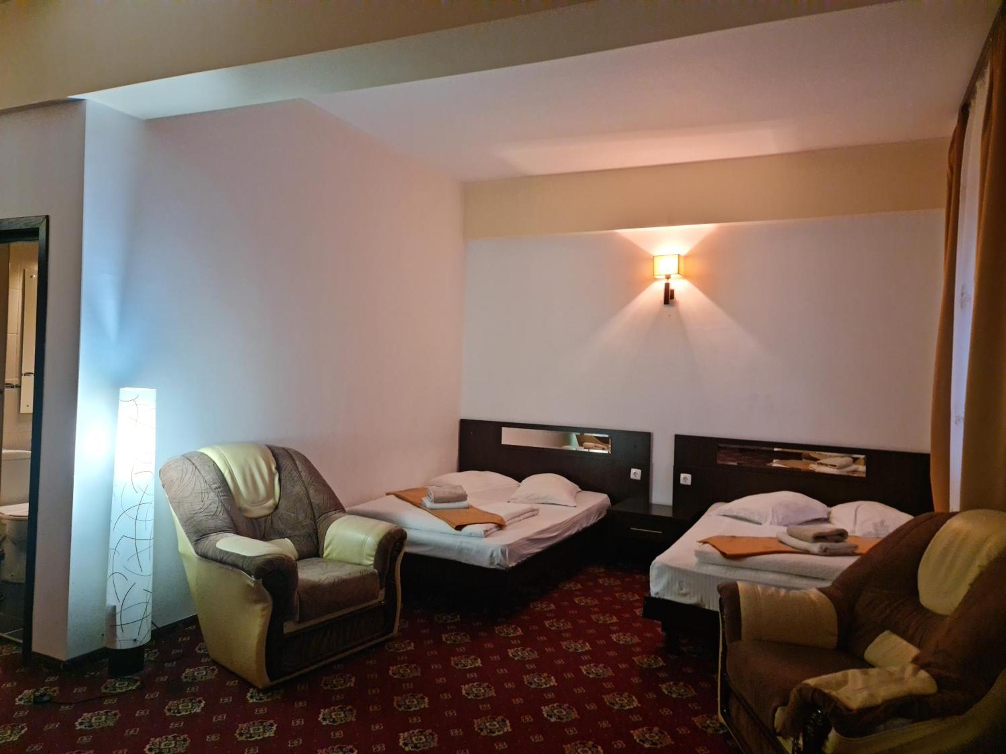 Hotel Magic Gt Trivale 皮特什蒂 外观 照片
