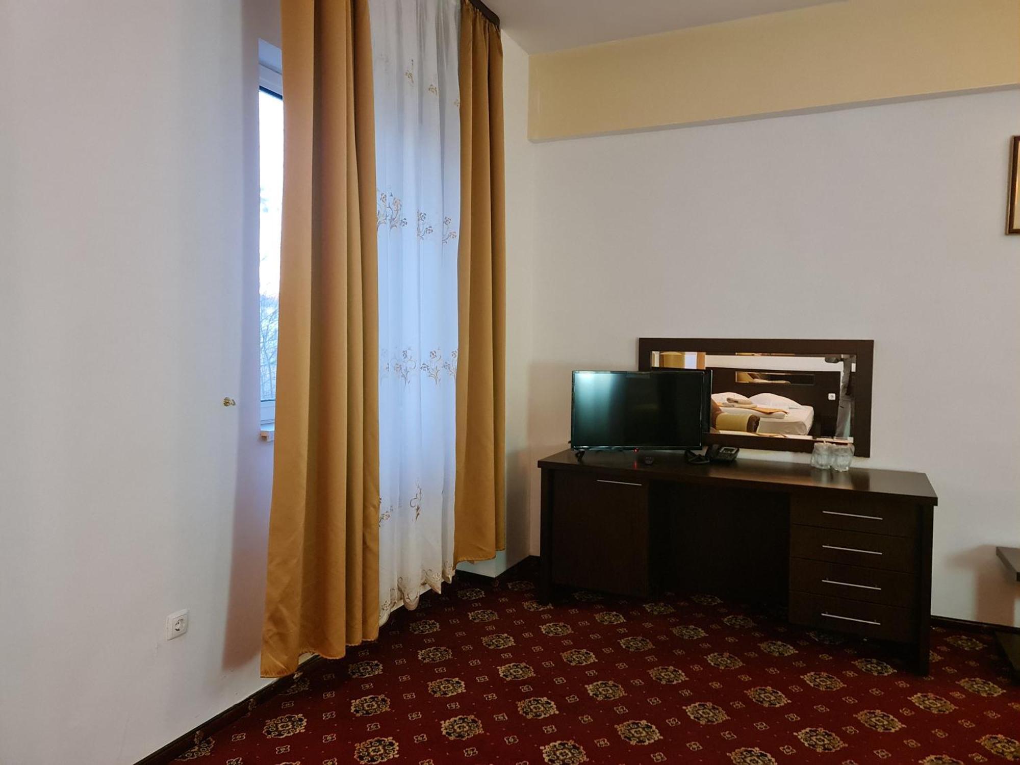 Hotel Magic Gt Trivale 皮特什蒂 外观 照片